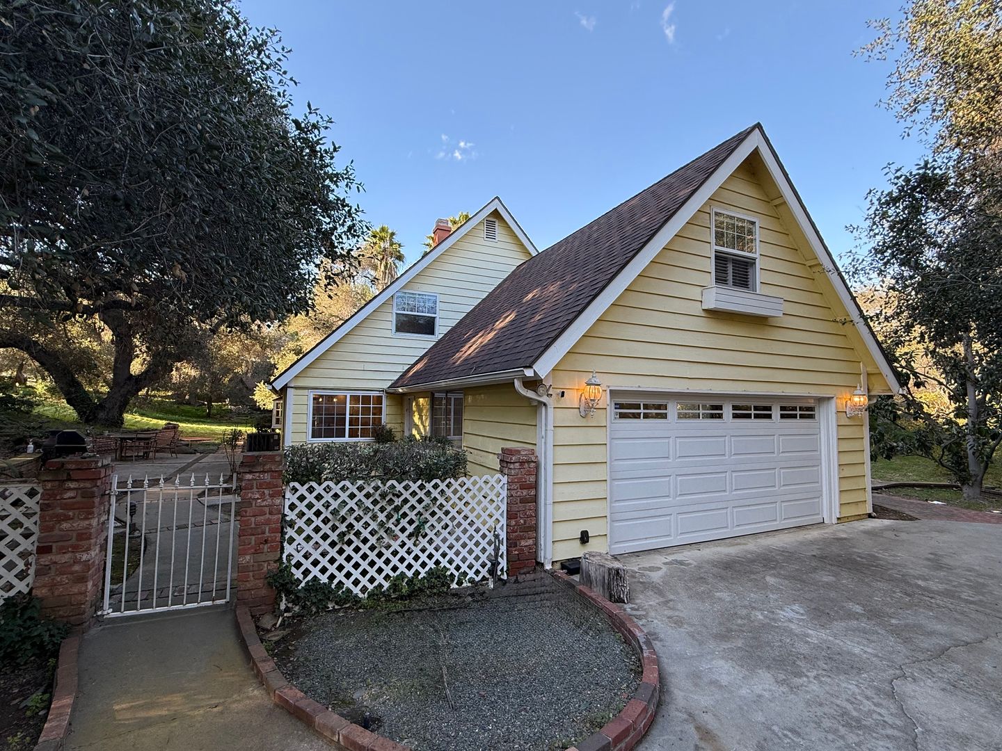 Escondido House: 849 Oak Ln