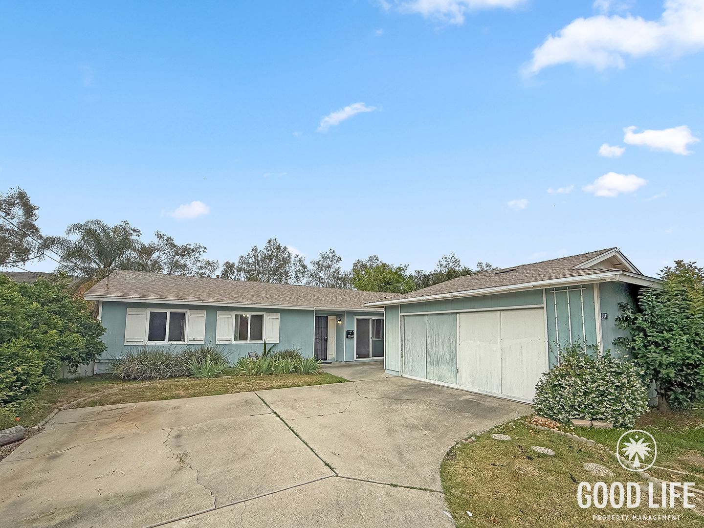 Poway House: 12841 Oak Knoll Rd