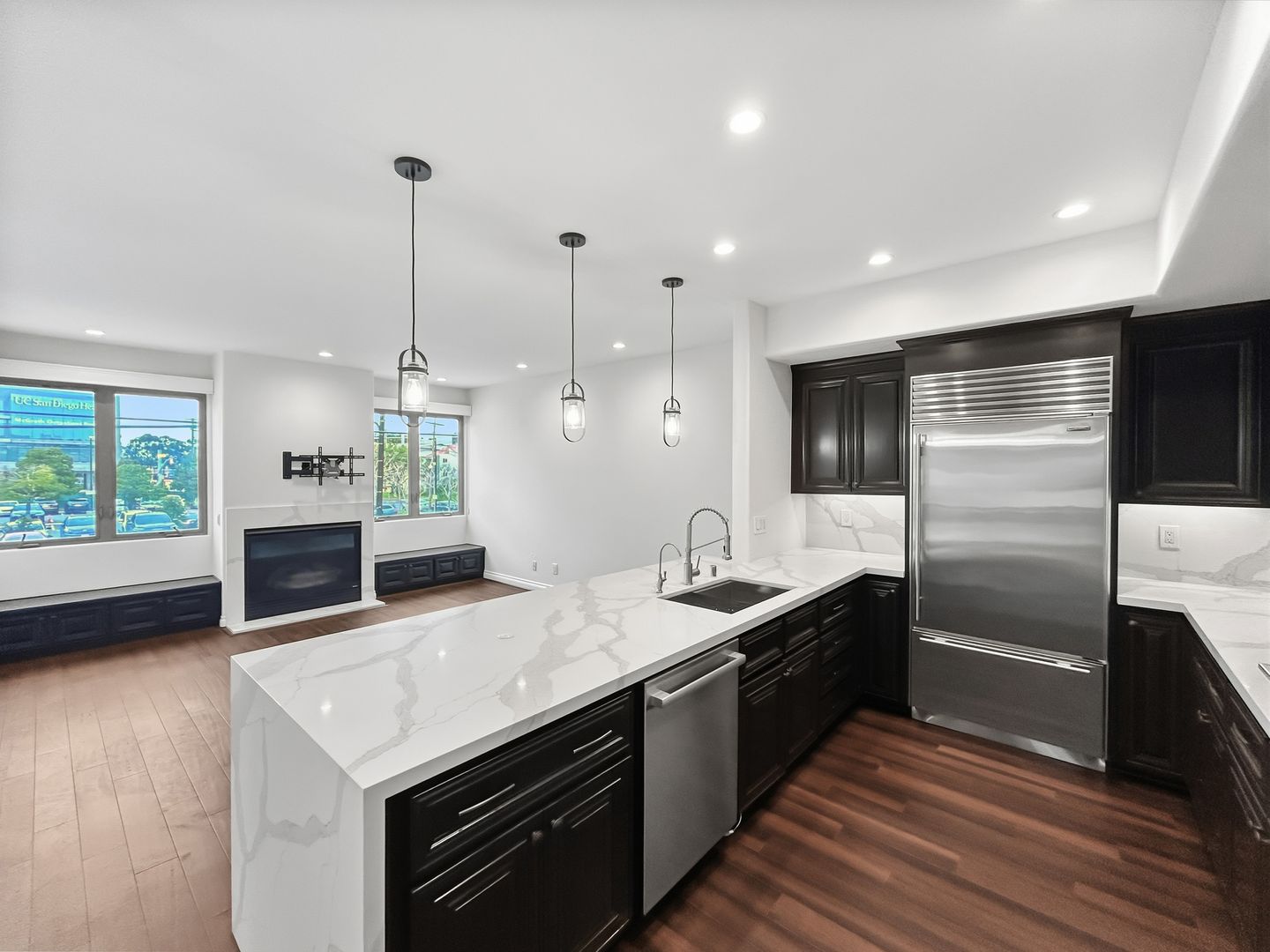 San Diego Townhome: 115 W Montecito Way