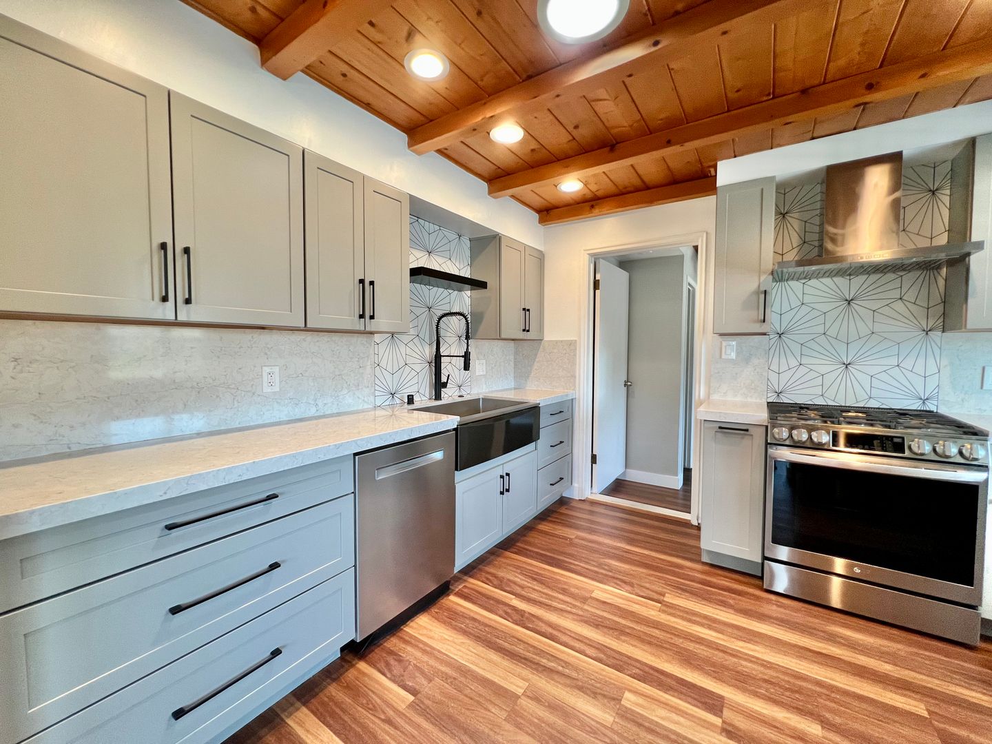 San Diego House: 3744 Gayle St