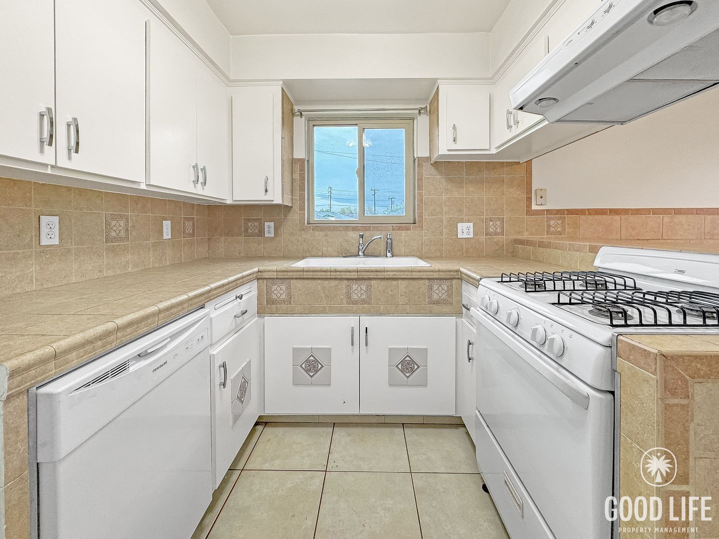 Tustin Apartment: 17022 and 17032 Kenyon Dr