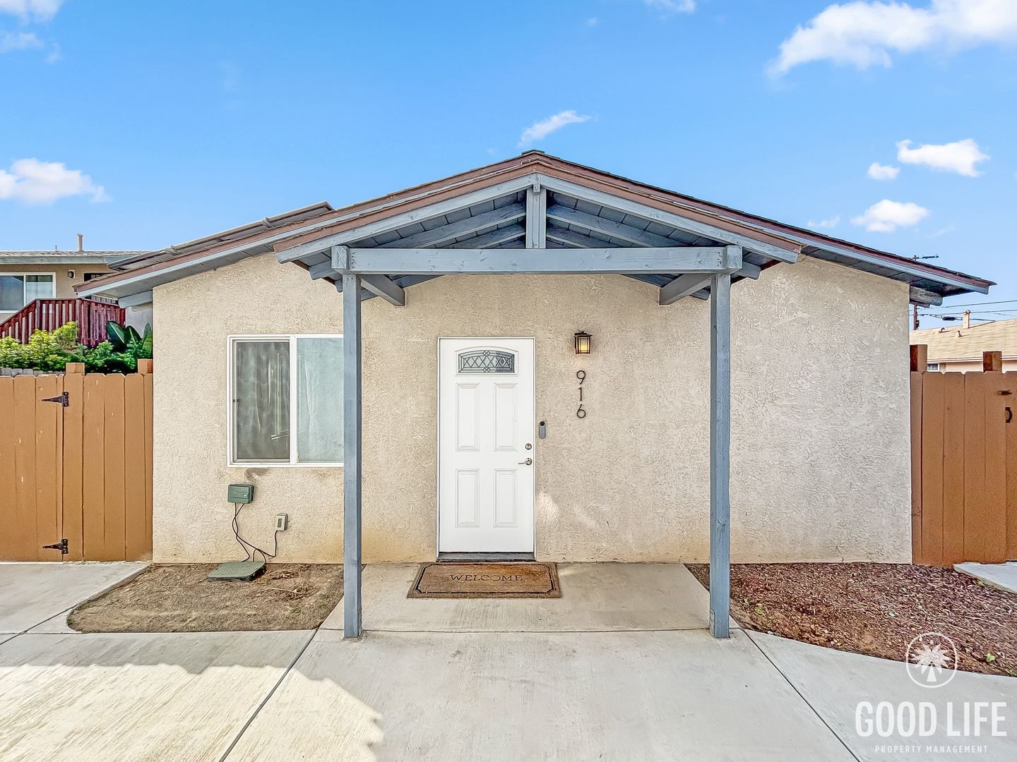 Imperial Beach House: 916 10th St