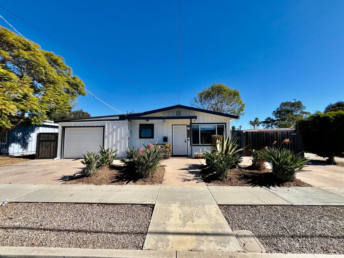 San Diego House: 5047 Glasgow Dr