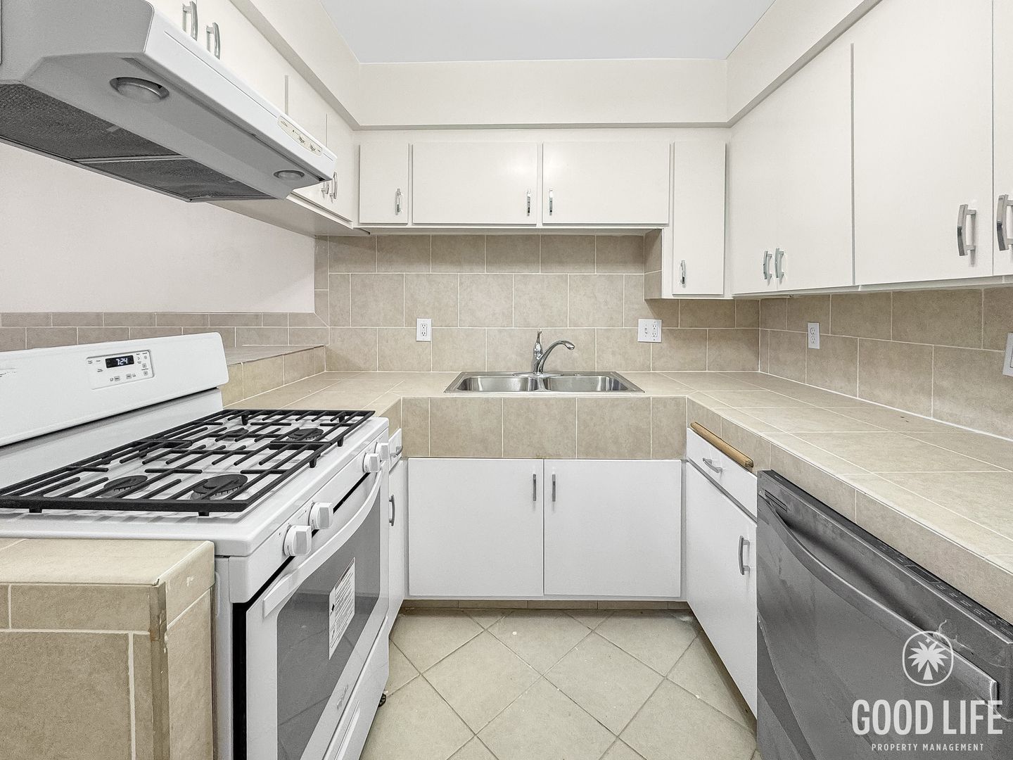 Tustin Apartment: 17022 and 17032 Kenyon Dr