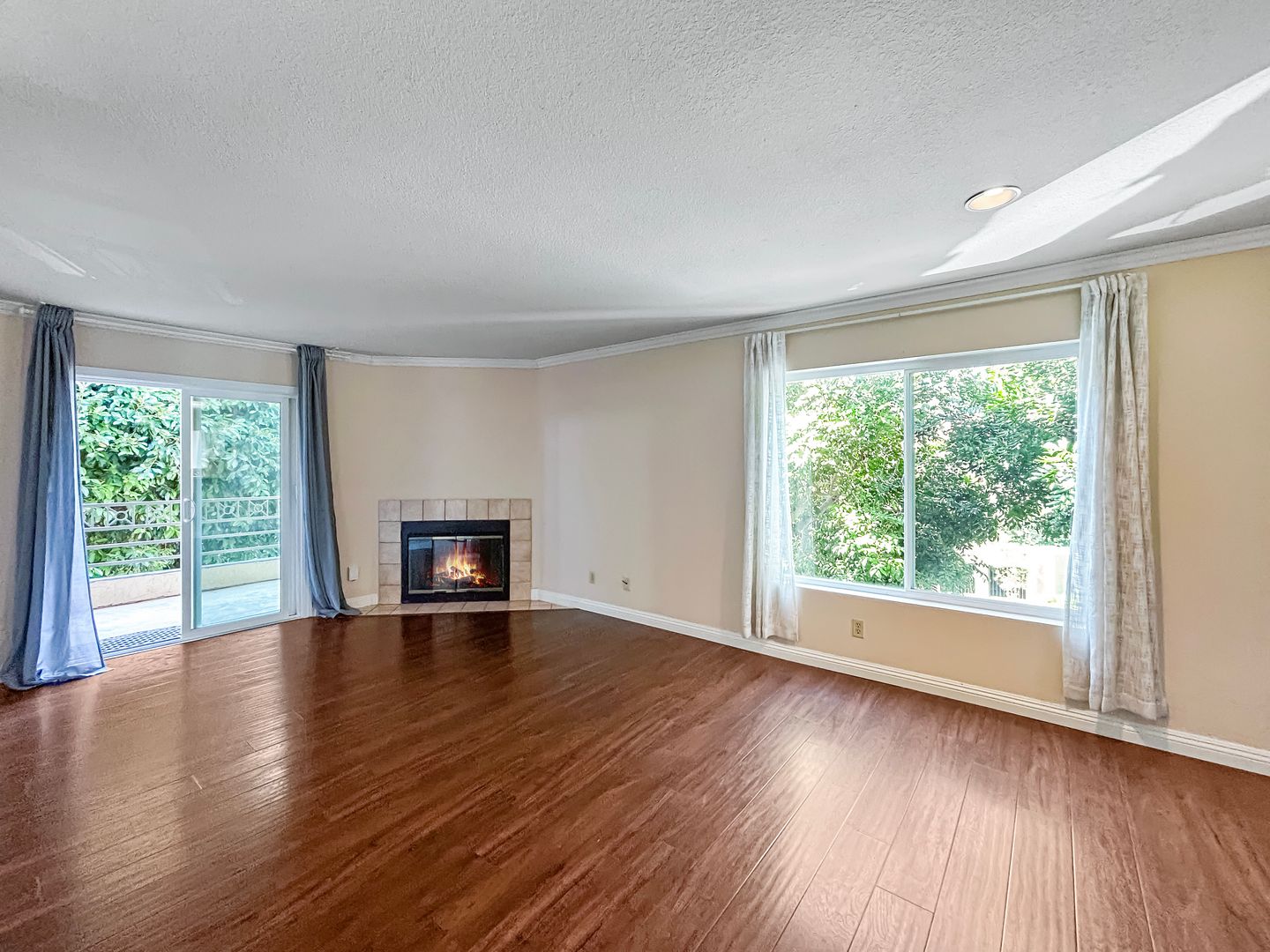 San Diego House: 7565 Charmant Dr Unit 302