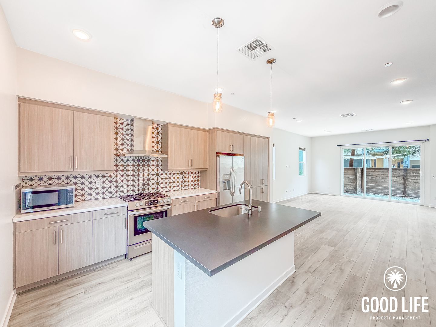 San Diego House: 10451 Harlow Cir