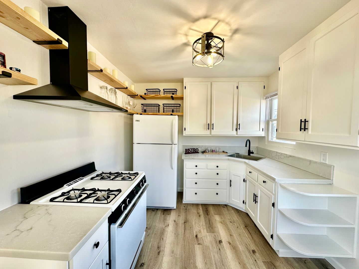 San Diego Apartment: 1925 Fortuna Ave