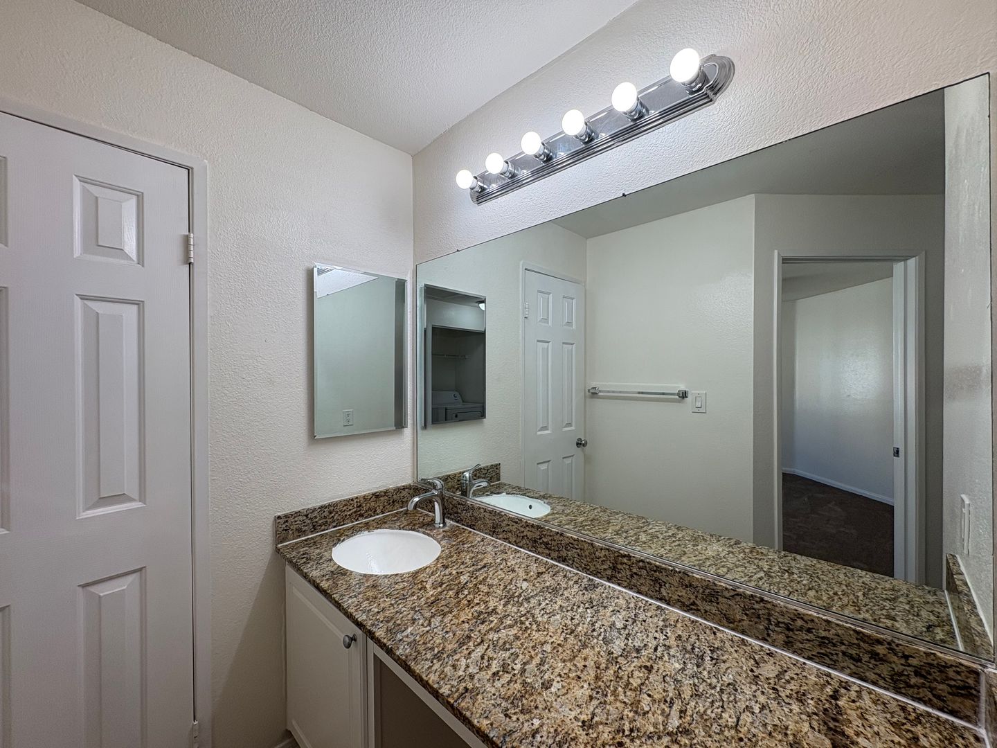 San Diego House: 7405 Charmant Dr Unit 2216