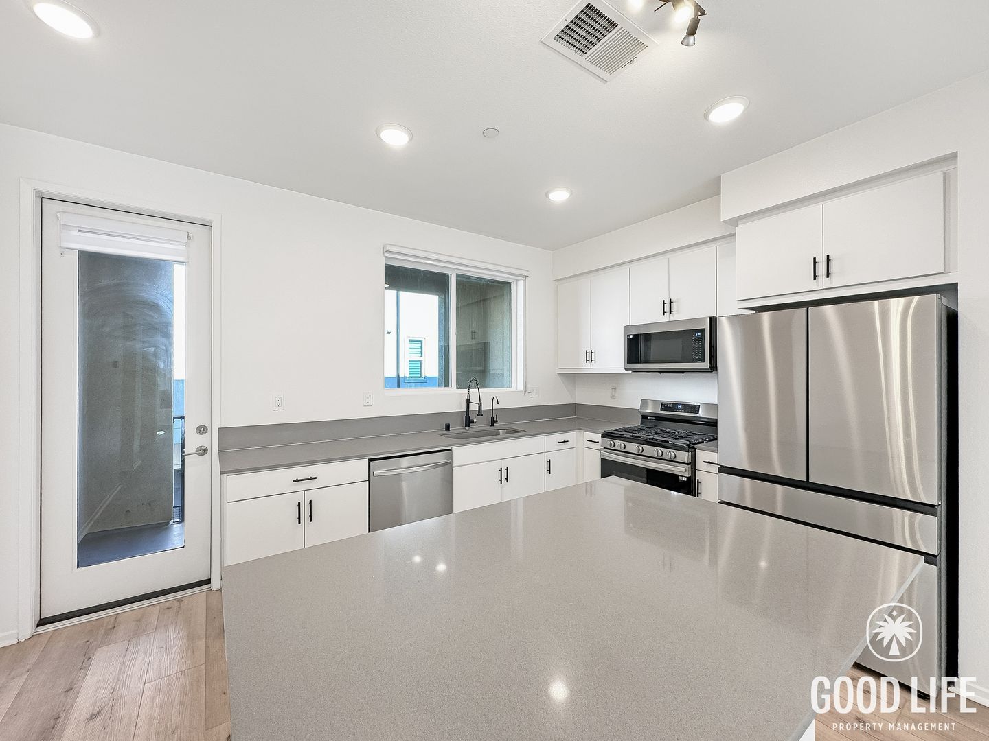 San Diego Townhome: 5280 Beachfront Cove St Unit 240