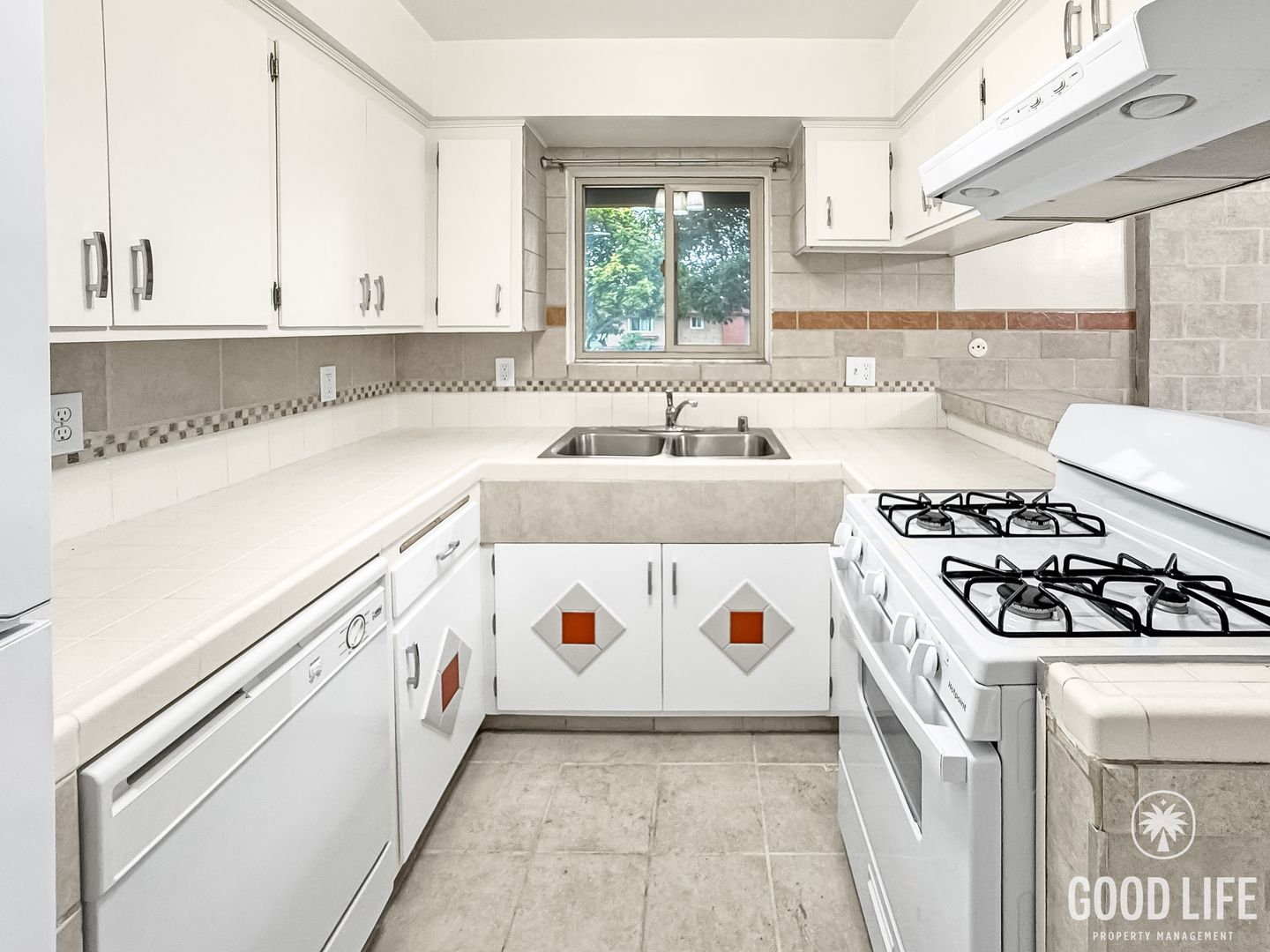 Tustin Apartment: 17022 and 17032 Kenyon Dr