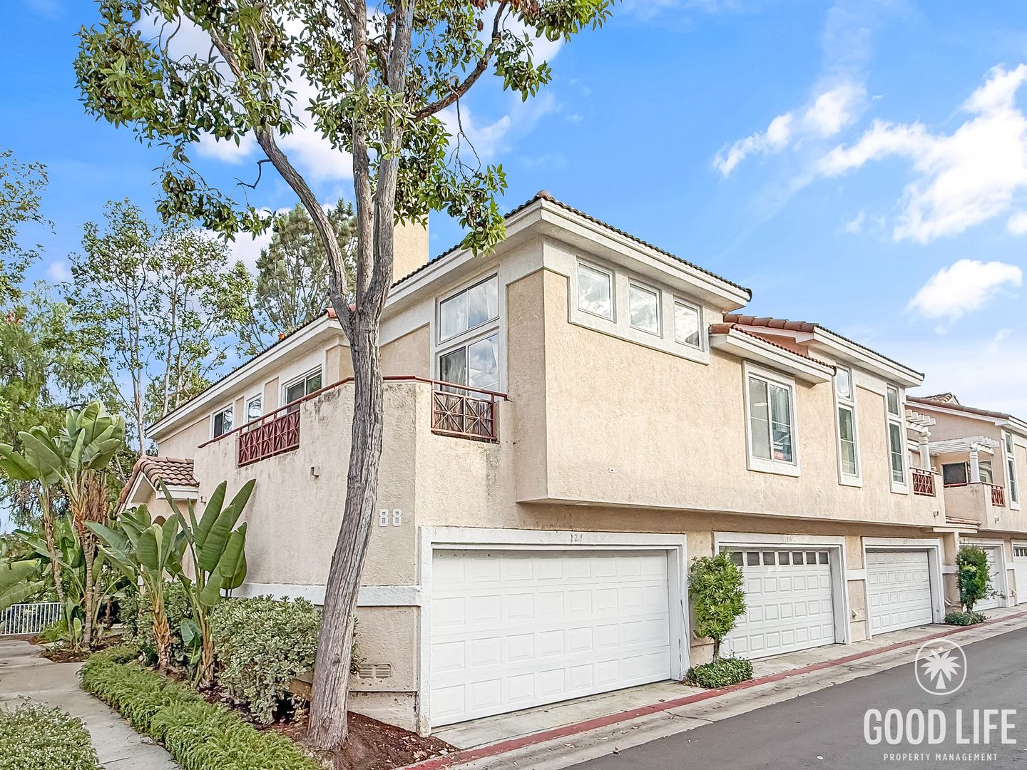 San Diego House: 9388 Babauta Rd