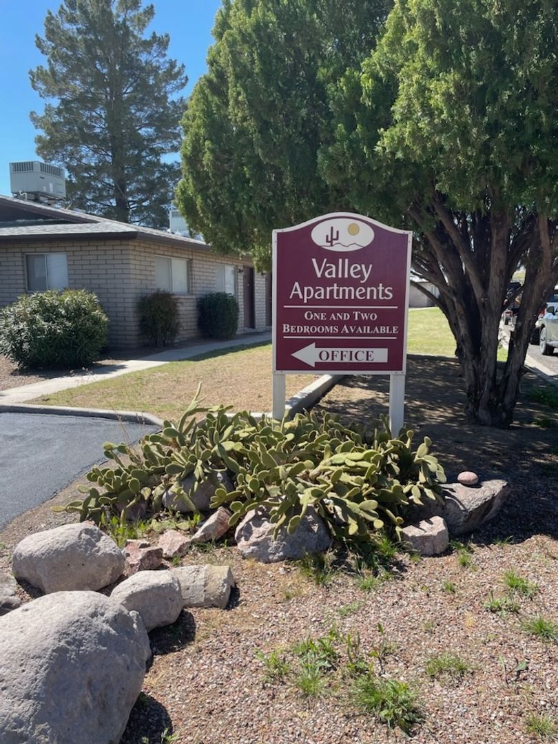 Safford Apartment: 2807 South 12th Ave.