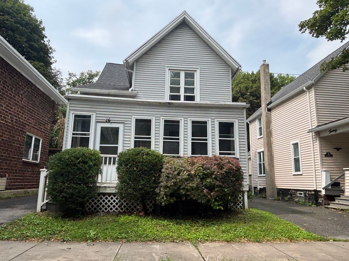 Rochester House: 16 Asbury St