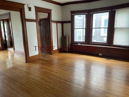 3 Bedroom Townhouse in Monroe Ave Neighborhood - Parking & On Site Laundry – photo 1
