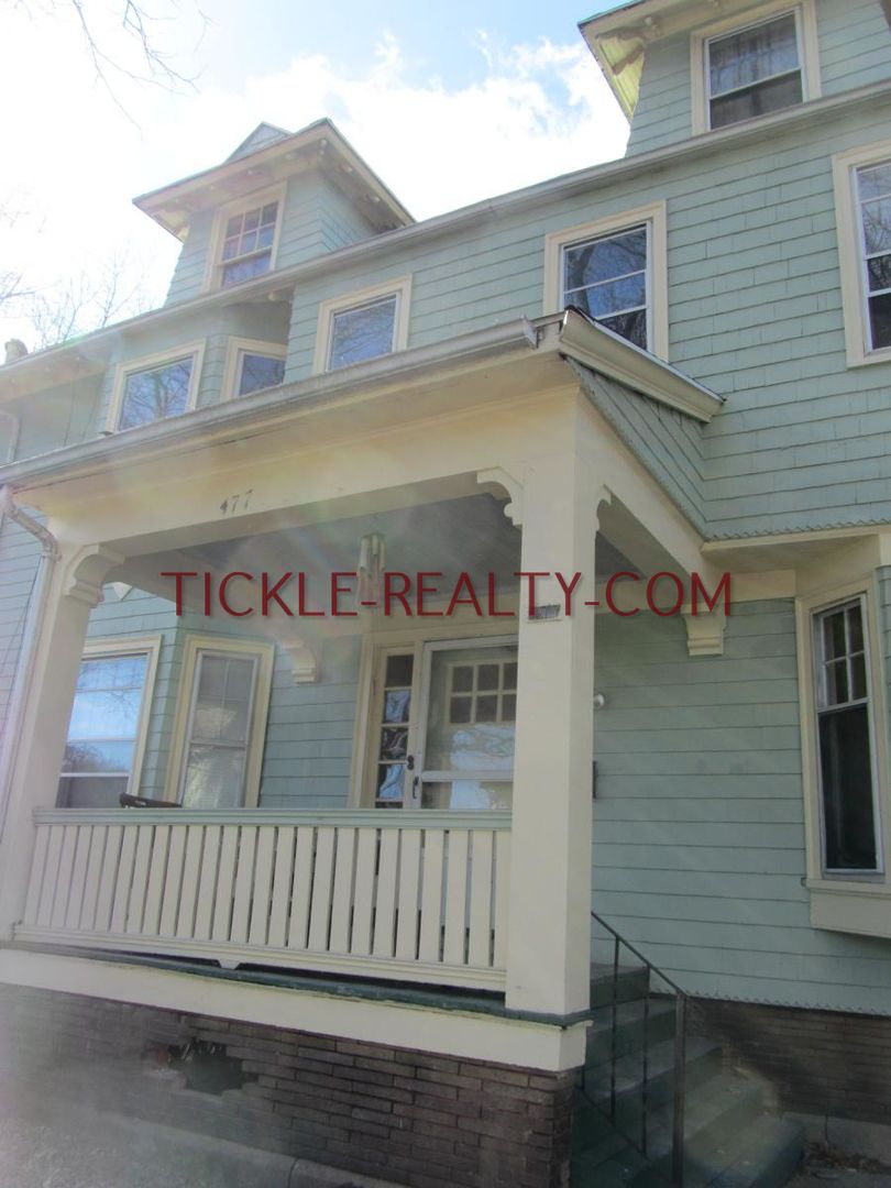 Rochester Apartment: 139 Westminster Street