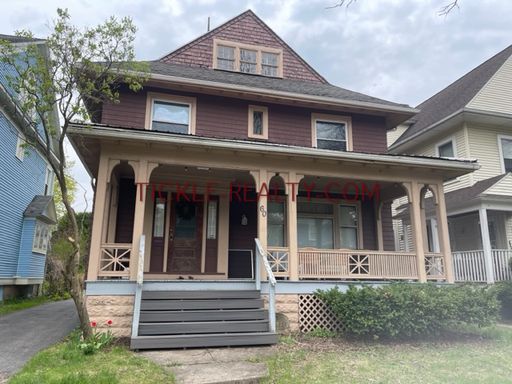 3 Bedroom, 2.5 Bath, One Car Garage, On-site Laundry – photo 1