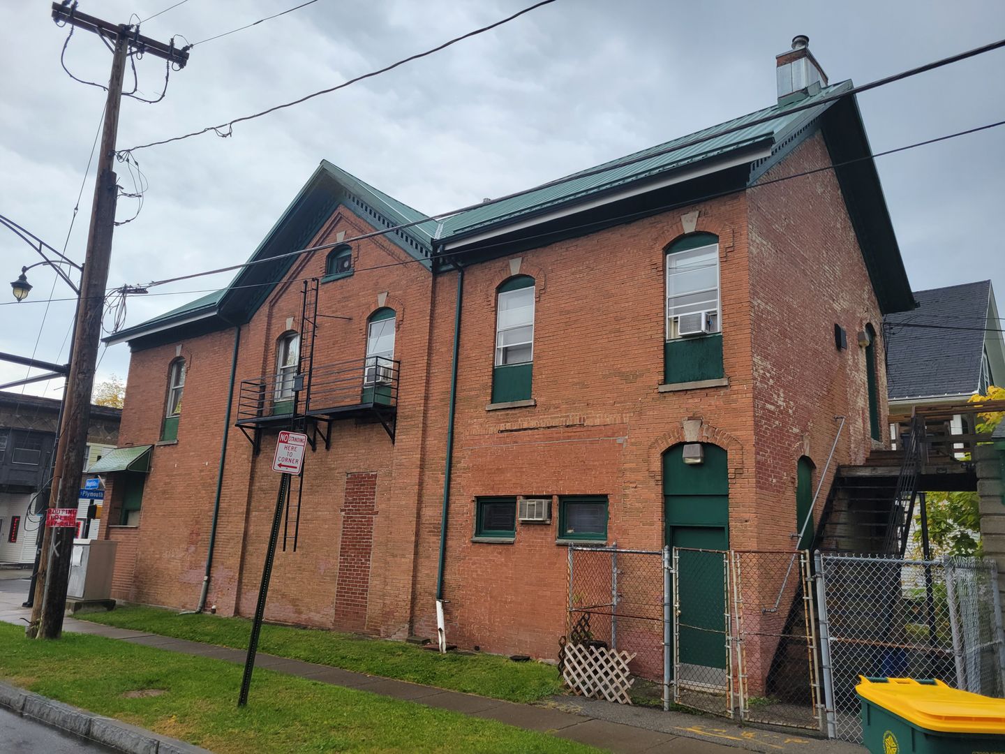 Rochester Apartment: 1006 S Plymouth Ave