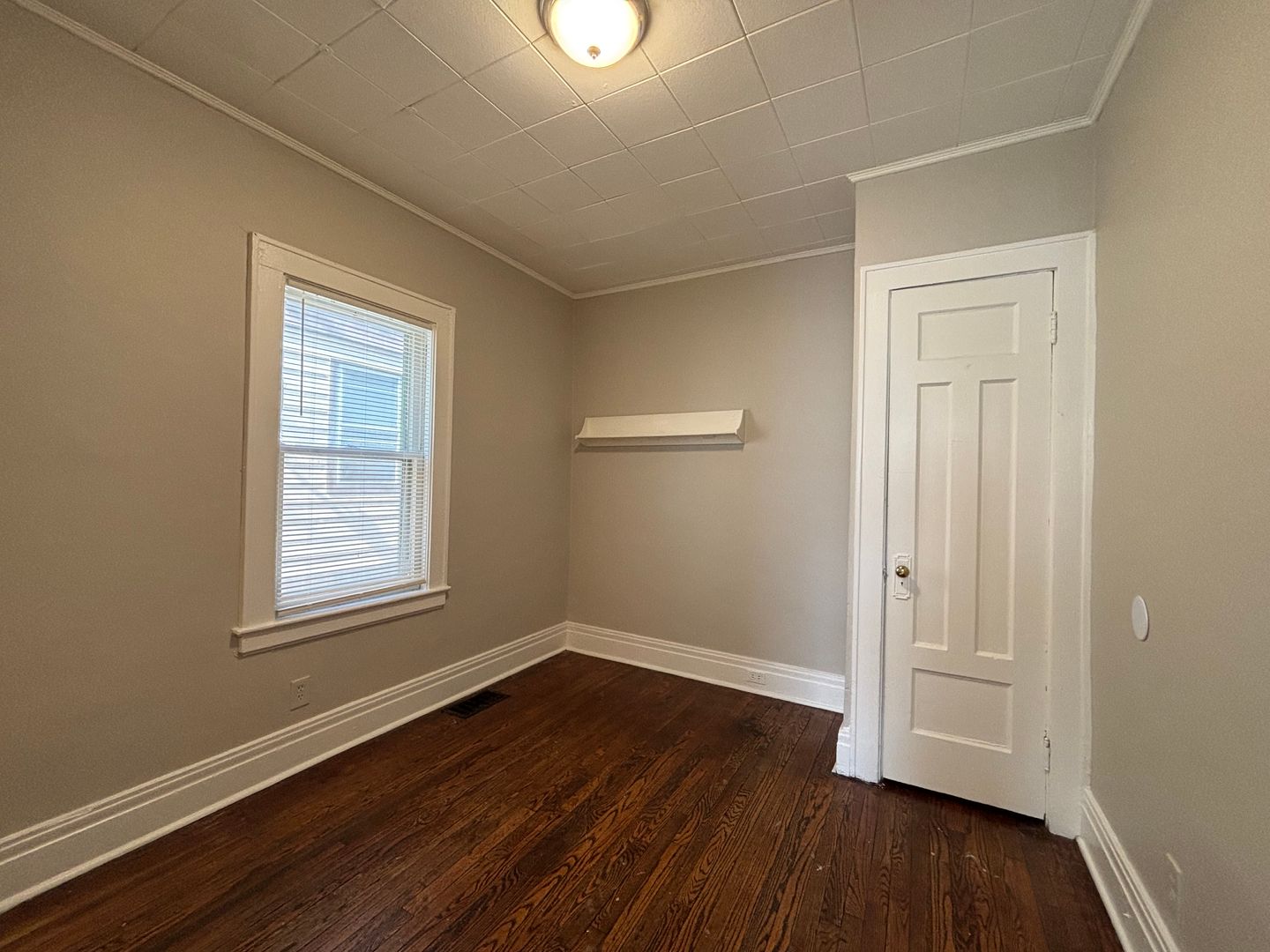 Rochester Apartment: 32 Laburnam Crescent
