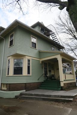 Park Ave -3rd Floor -Two Bedroom, On Site Laundry – photo 1