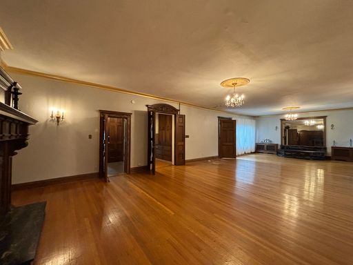 East Ave Neighborhood - Large Two Bedroom Apt! – photo 1