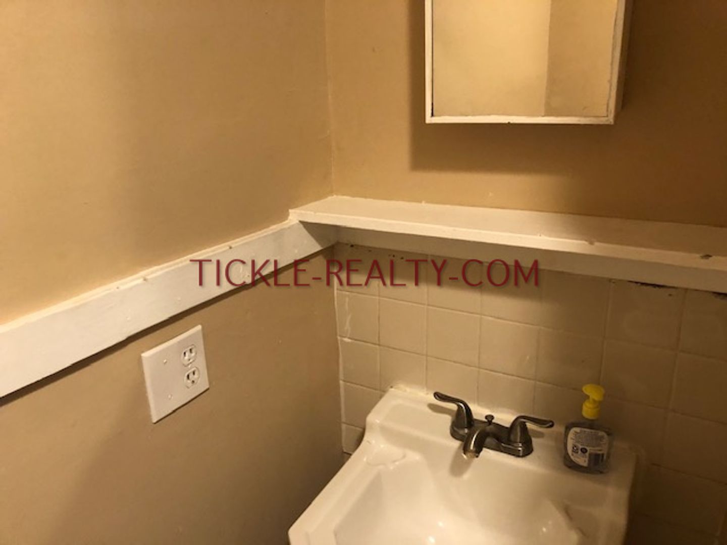 Rochester Apartment: 7 Birch Crescent