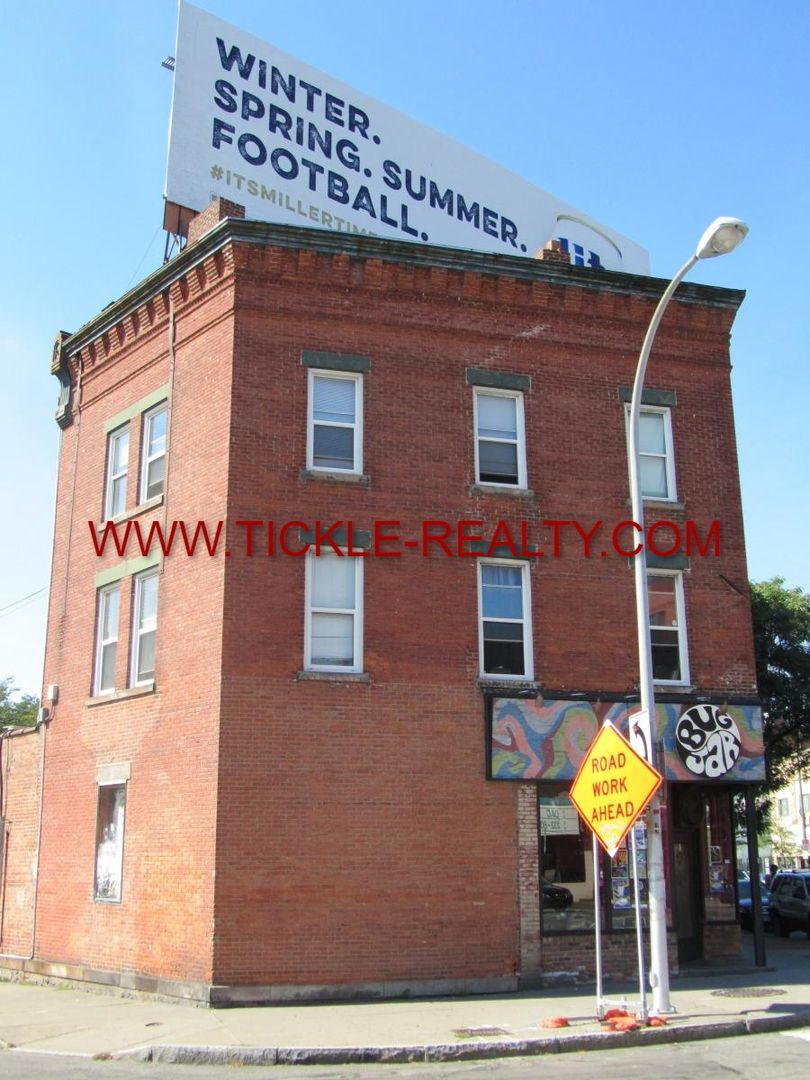 Rochester Apartment: 217 Monroe Avenue
