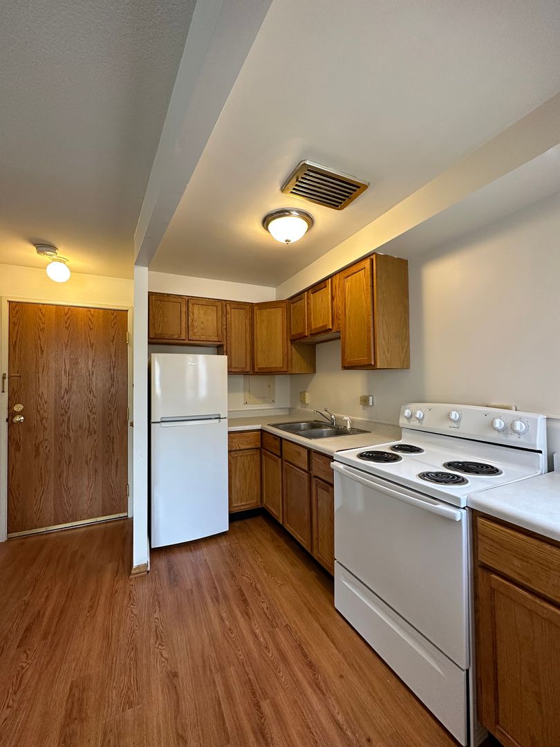 Minneapolis Apartment: 1800 Fremont Avenue North