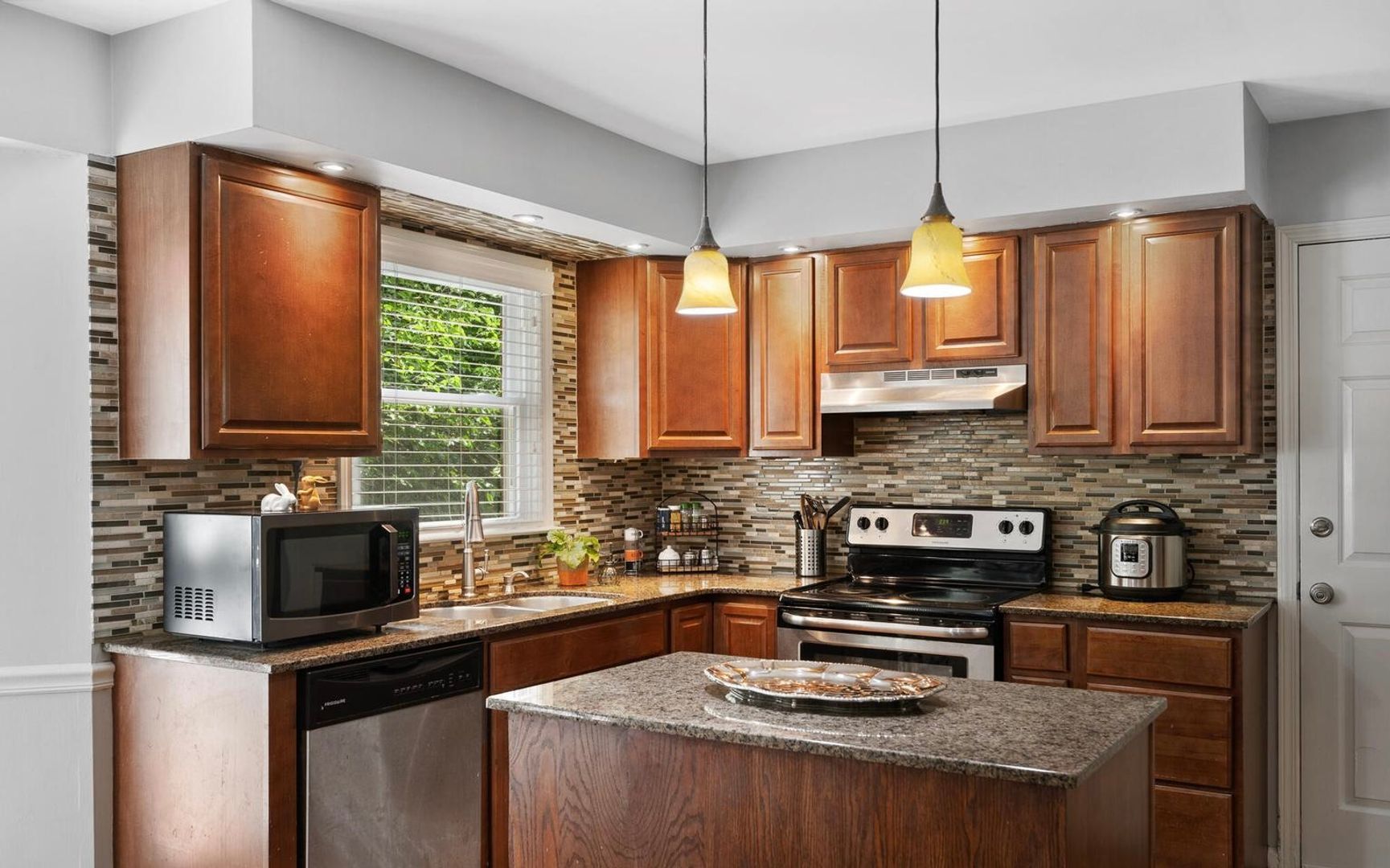 9802 Tamarisk Pkwy 10 of 12