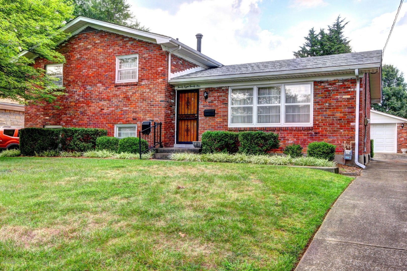 Louisville House: 2821 Pomeroy Dr