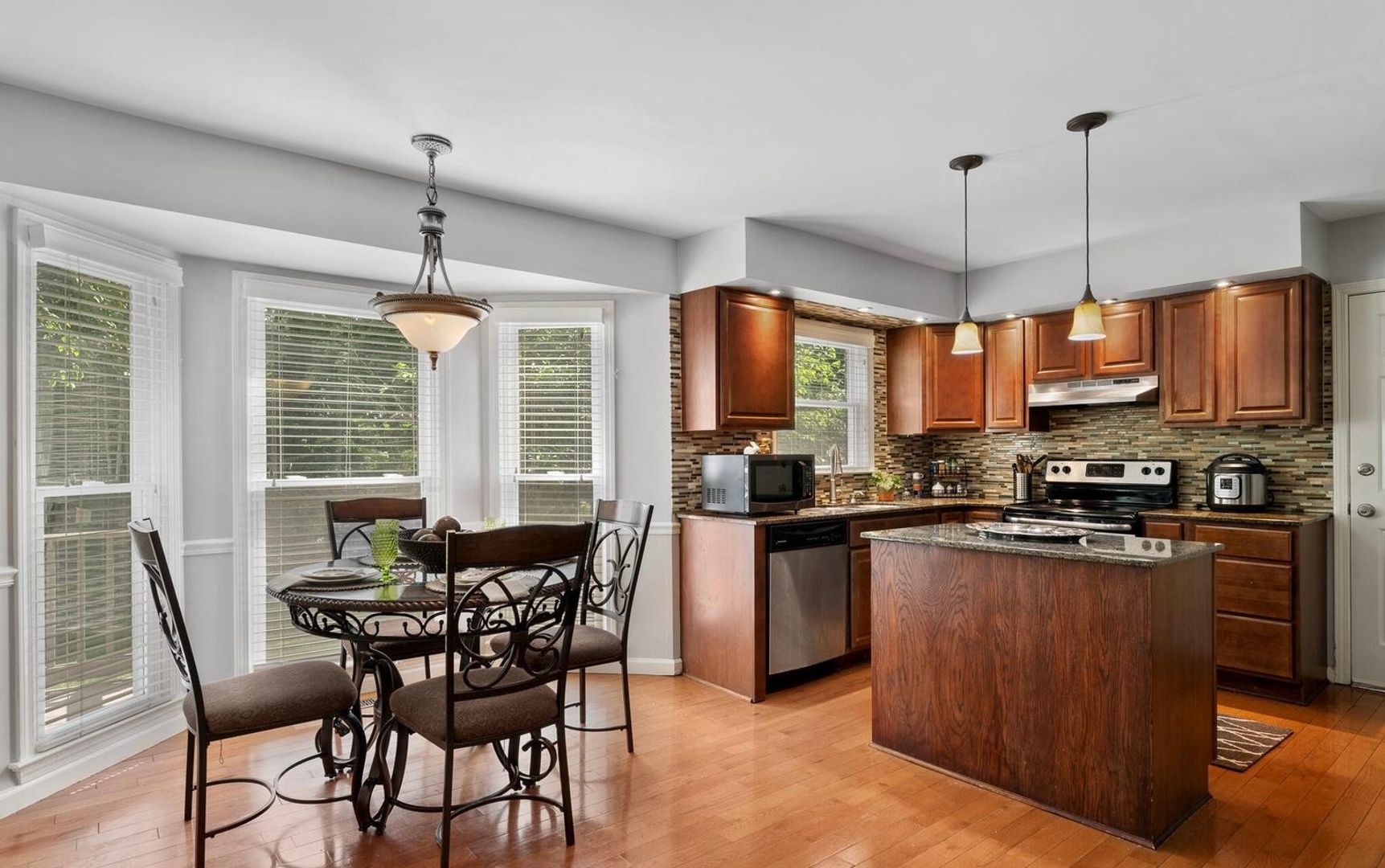 9802 Tamarisk Pkwy 9 of 12