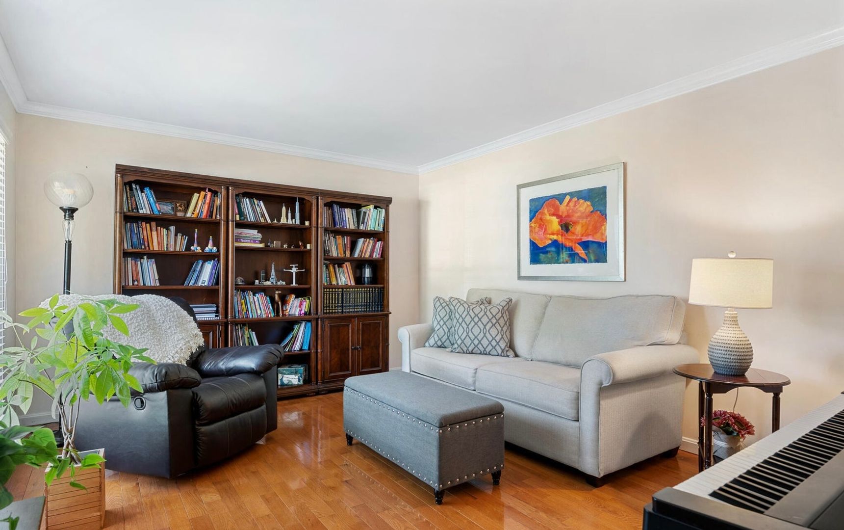 9802 Tamarisk Pkwy 4 of 12