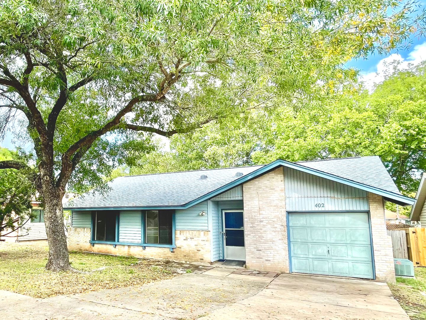 Austin House: 402 Wood Bine Drive