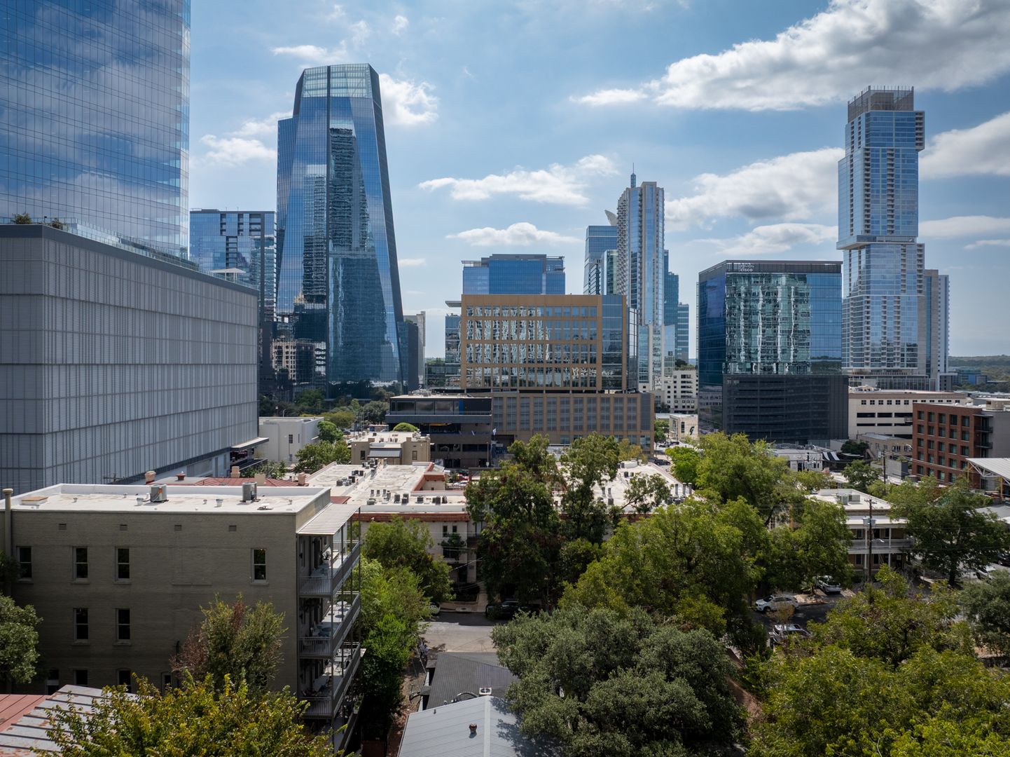 Austin House: 505 W 7th St, Apt 210