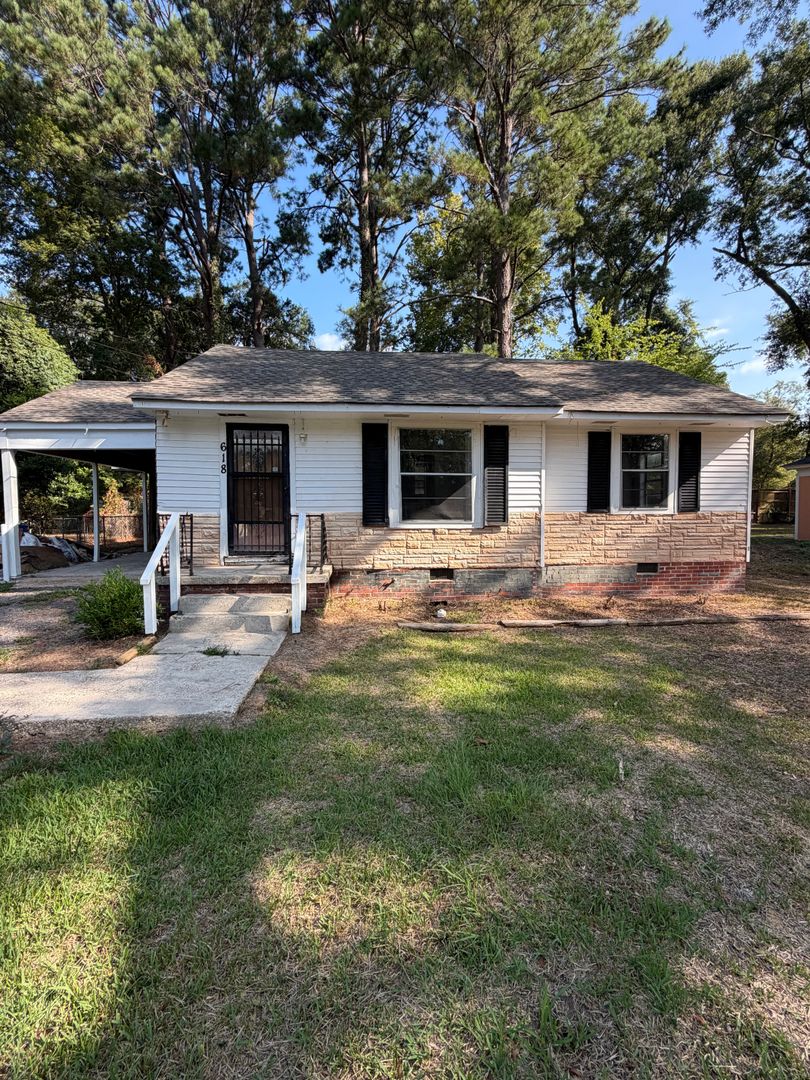 Jackson House: 618 Avalon Road