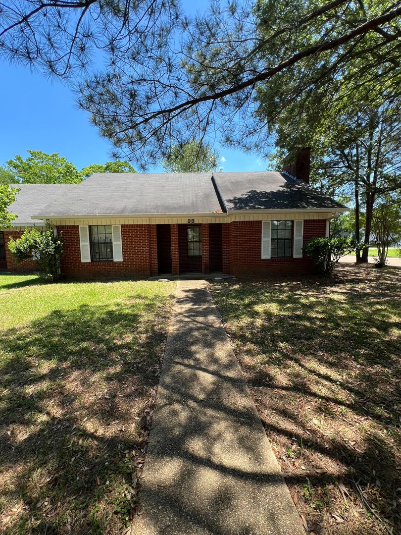 Jackson House: 9B River Oaks Place