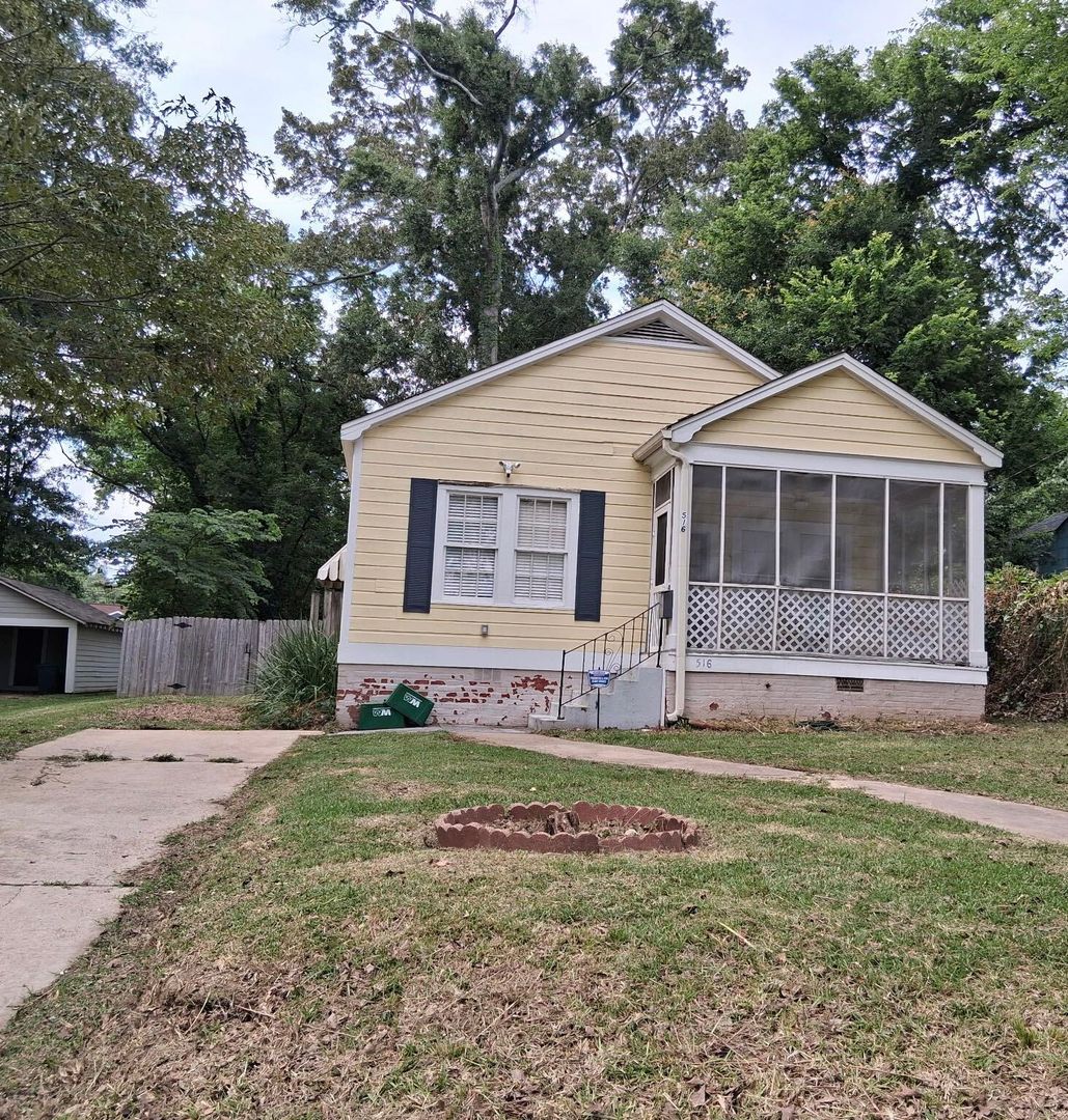 Jackson House: 516 Hartfield Street