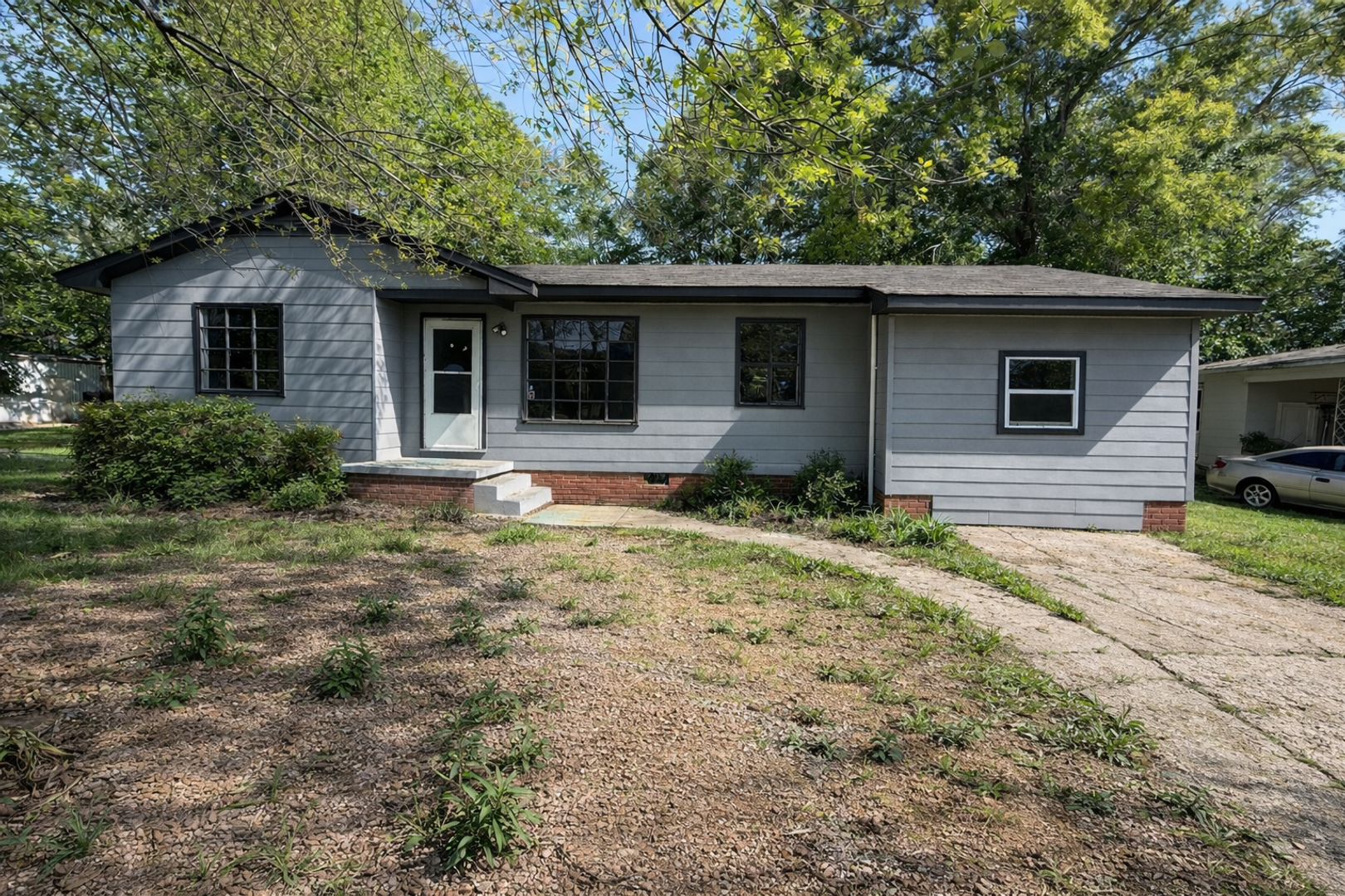 Jackson House: 202 Sheppard Rd