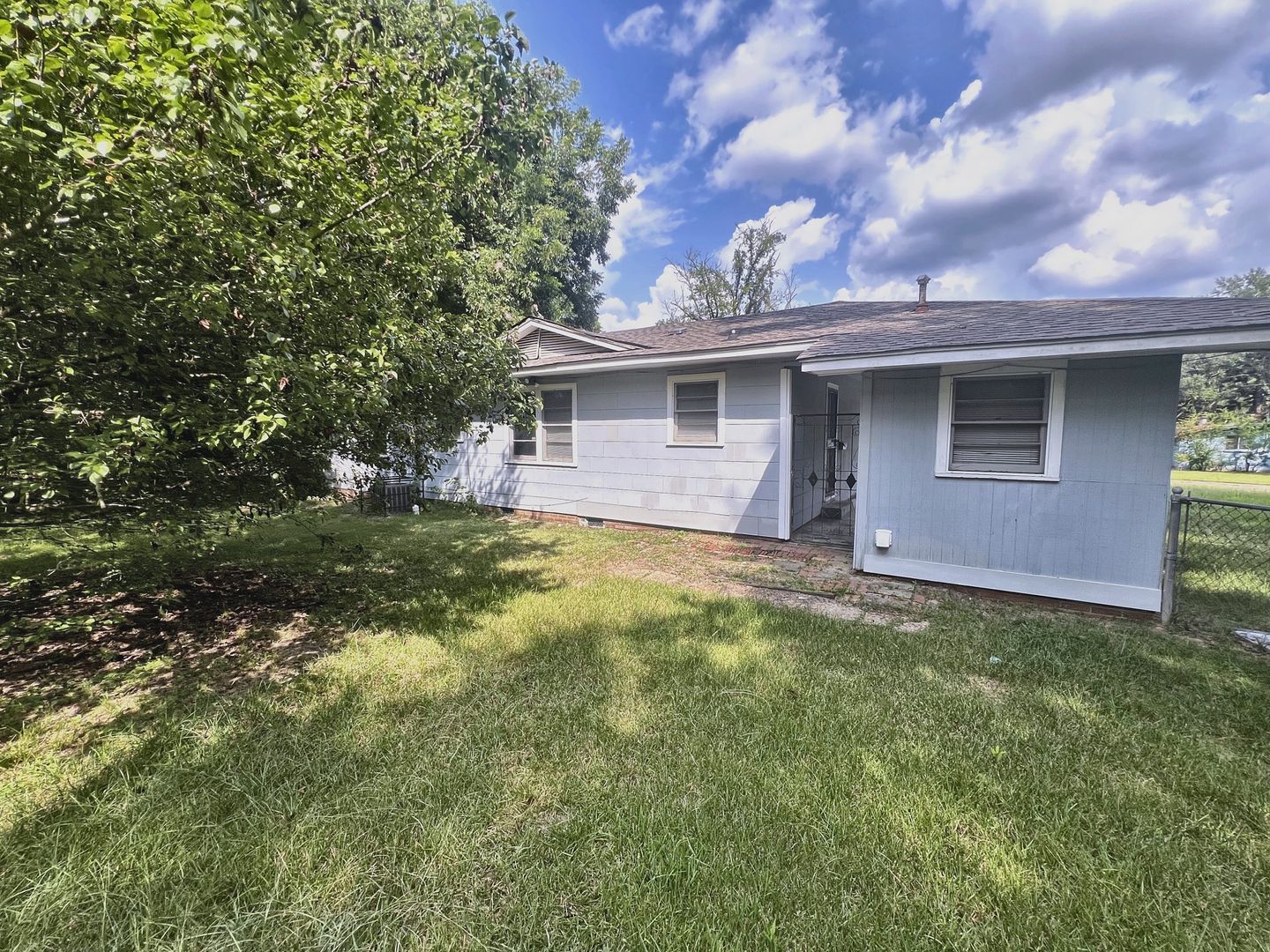 Jackson House: 368 Leron Ave, Jackson, MS 39206