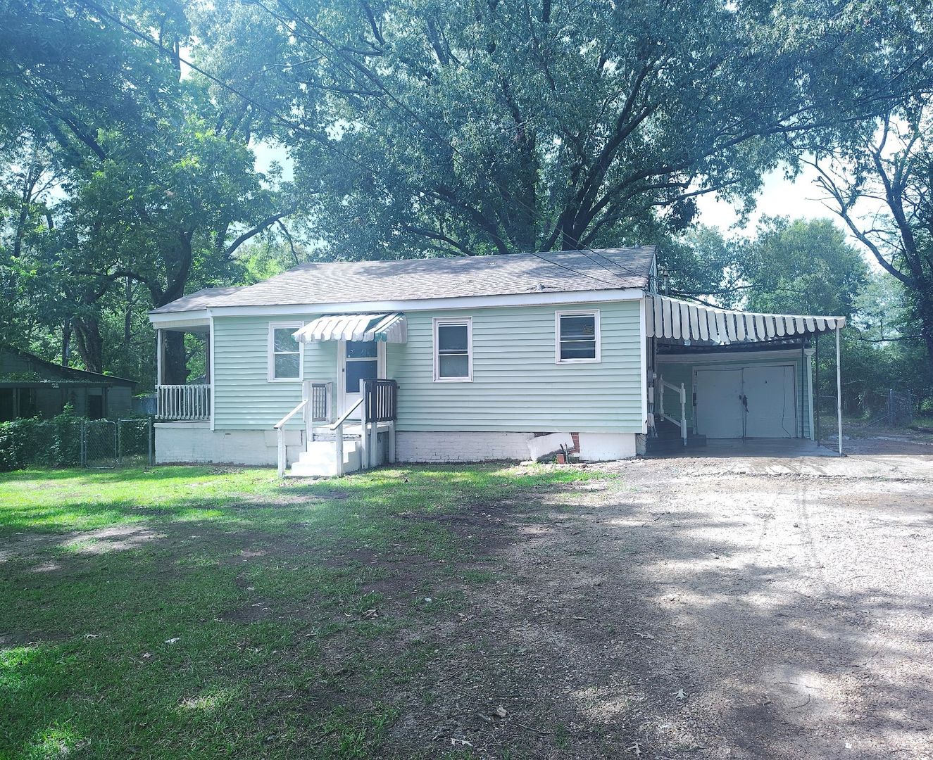 Jackson House: 4638 S McRaven Road