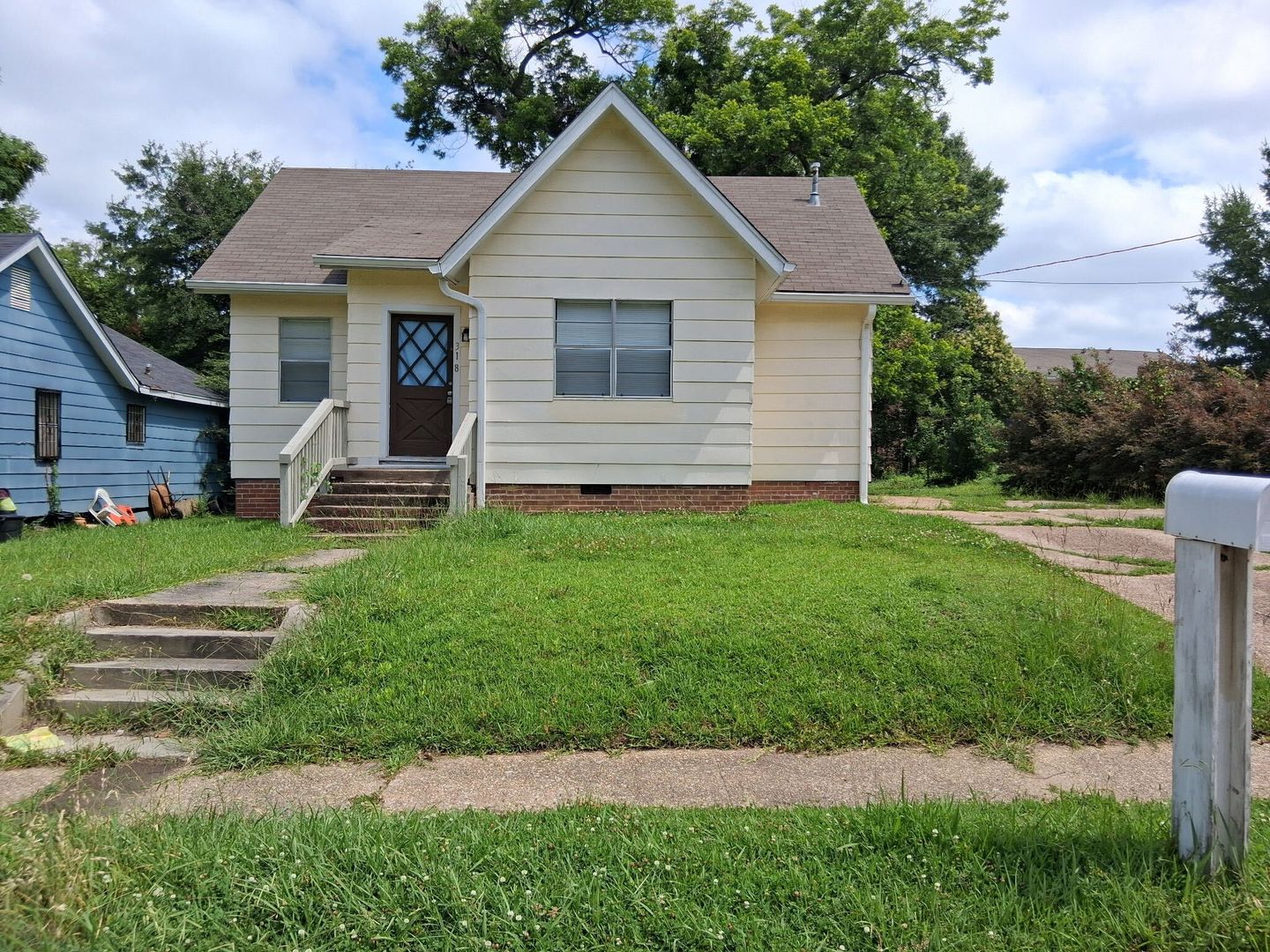 Jackson House: 318 Idlewild Street