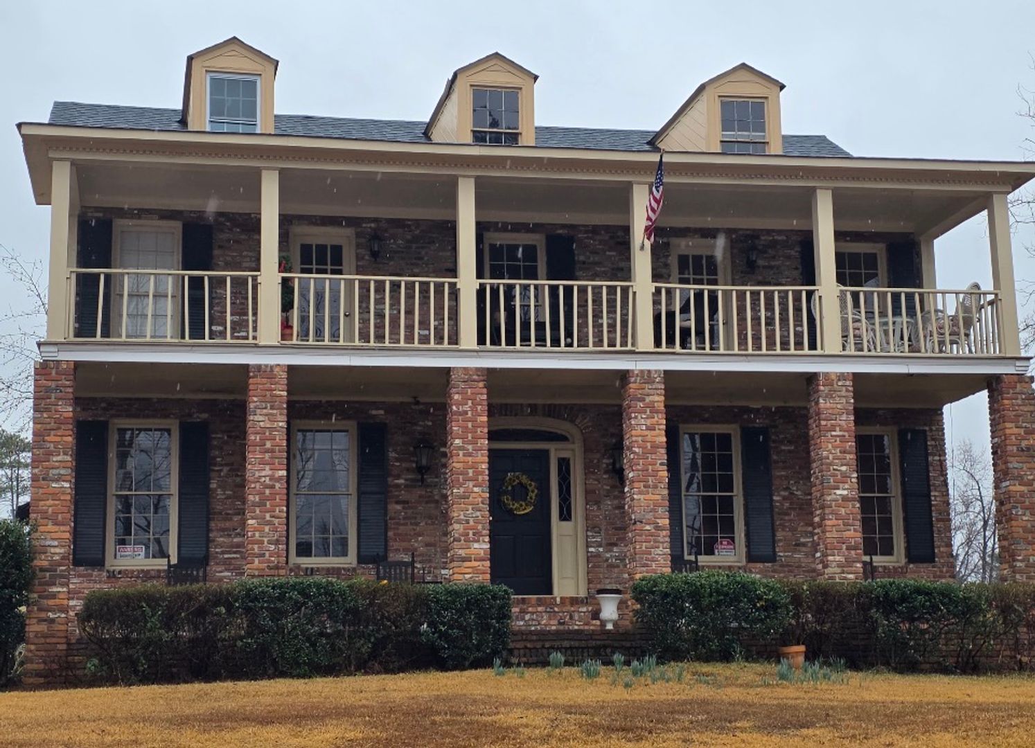 Martinez House: 123 Lakeview Court