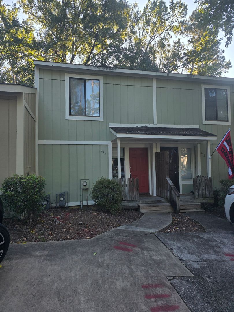 Augusta House: 454 Forest Hill