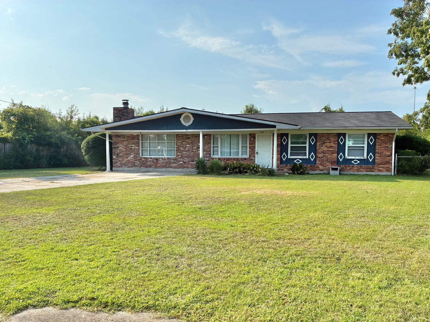 Augusta House: 1910 Preston Drive