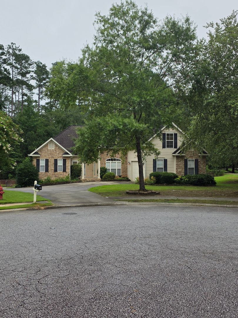 Grovetown House: 306 Lochleven Court