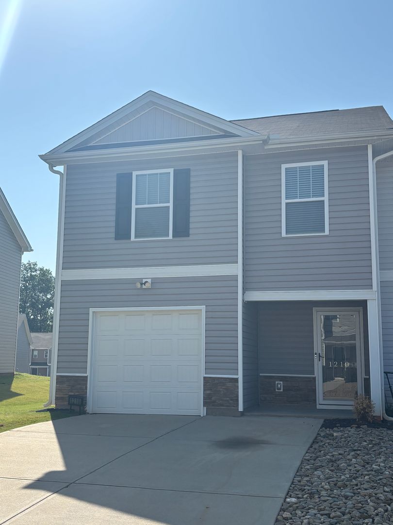 Spartanburg Townhome: 1210 N. Norwhich Ln.