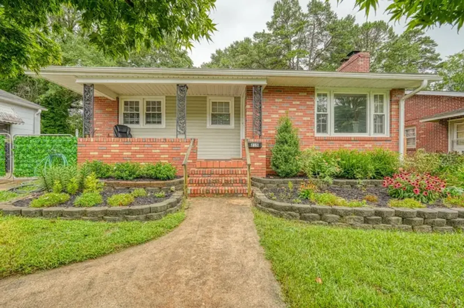 Spartanburg House: 215 Collins Ave