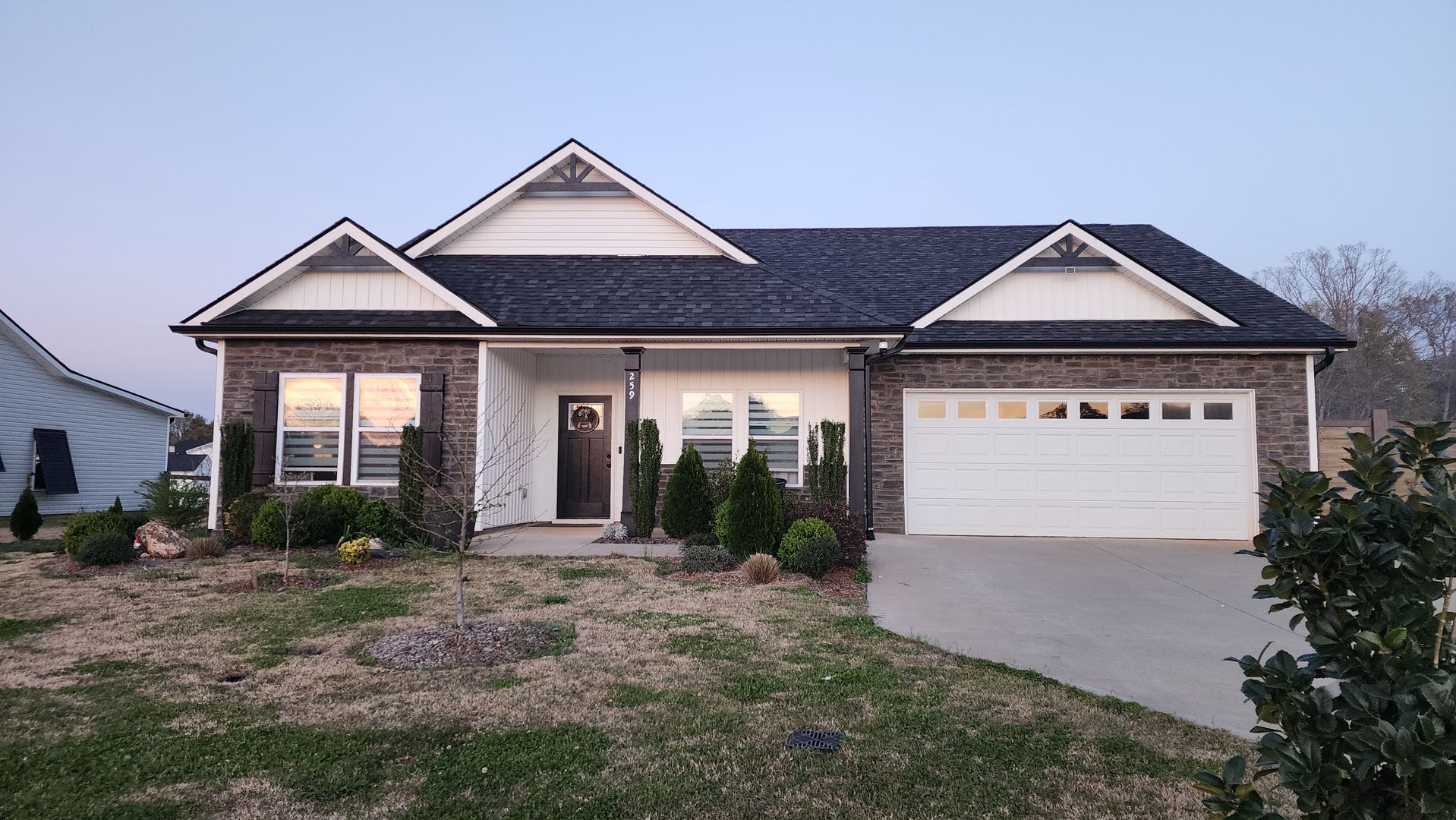 Chesnee House: 259 R C Thompson Rd.