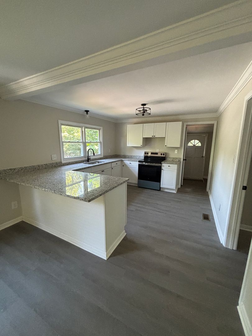 Spartanburg House: 515 Beverly Rd