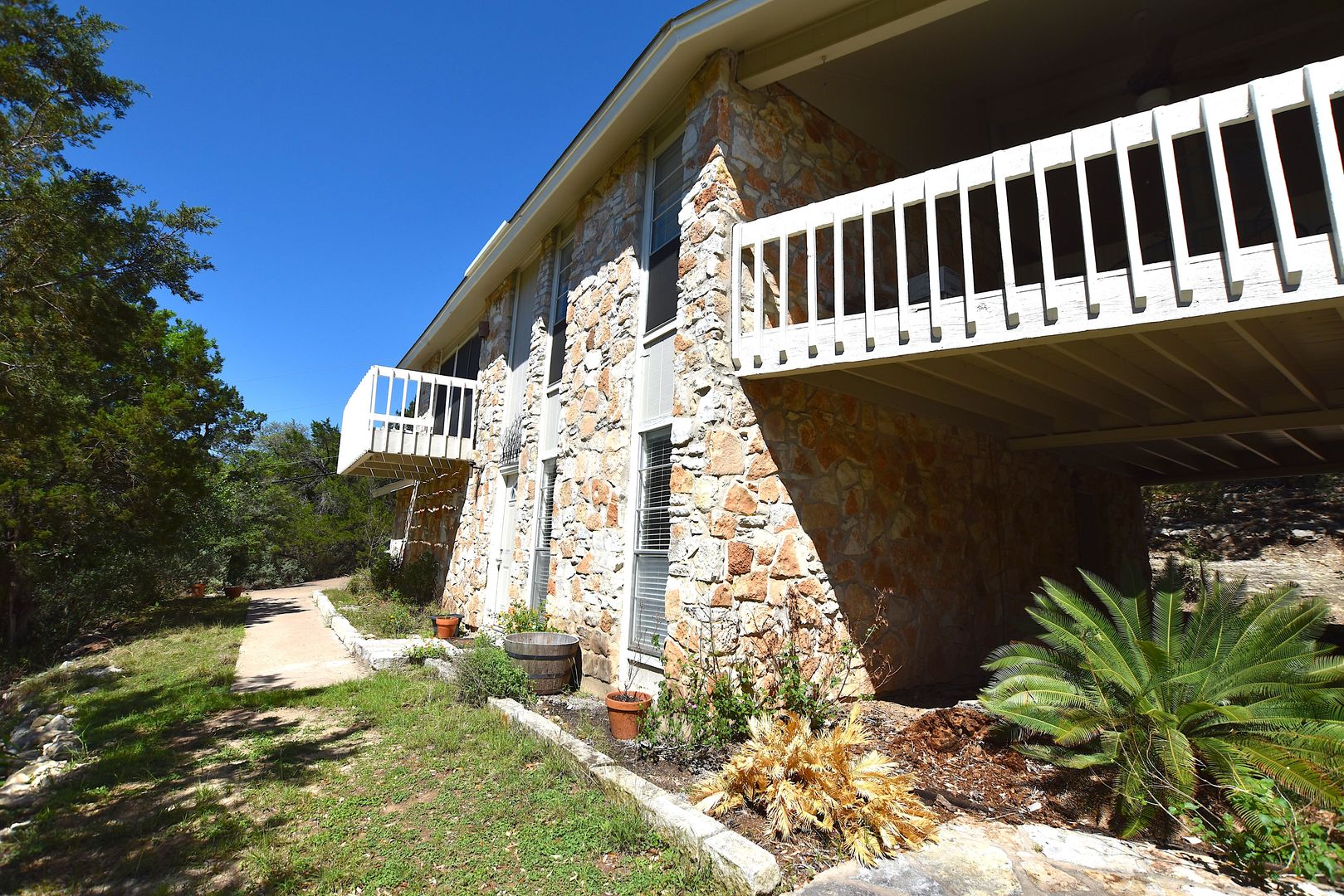 Austin Apartment: 1905A Toro Canyon Road
