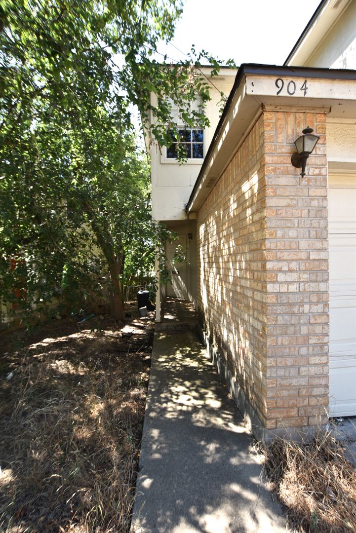 San Marcos Apartment: 902-904 Sagewod Trail